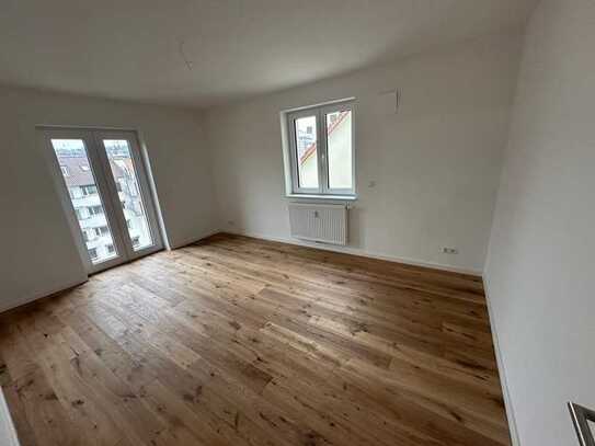 Erstbezug: Kernsanierte 3-Zimmer-Wohnung mit Einbauküche und Balkon in Stuttgart-West