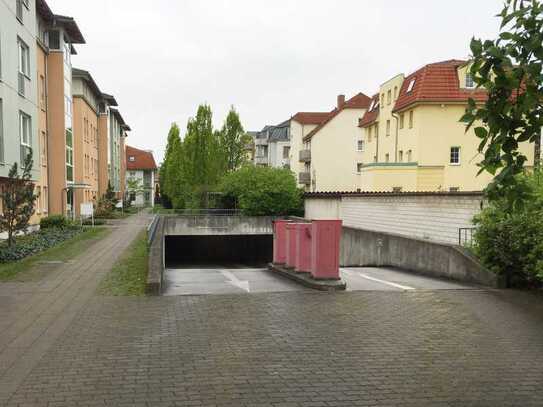 "Suchst Du noch oder parkst Du schon?" TG-Stellplatz frei!