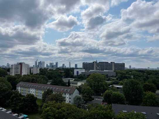 GROßZÜGIGE & HELLE 2 ZIMMER WOHNUNG MIT EBK & BALKON IN GEPFLEGTER WOHNANLAGE