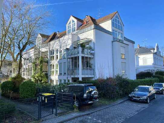 Erdgeschosswohnung mit Terrasse, Gartenanteil und Stellplatz in toller Wohnlage von Wiesbaden-Südost