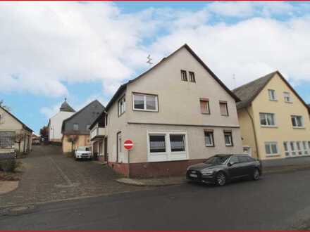 Zweifamilienhaus in zentraler Ortslage