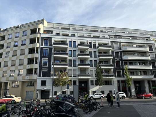 In Mitte- möblierte, moderne 3-Zimmer-Wohnung / Furnished 3-room apartment in city center