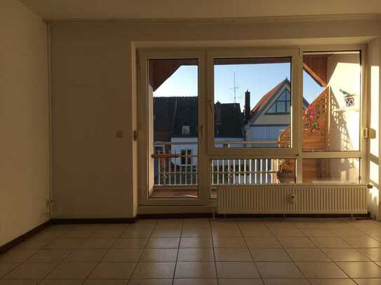 Vollständig renovierte Wohnung mit einem Zimmer sowie Balkon und EBK in Bad Hersfeld