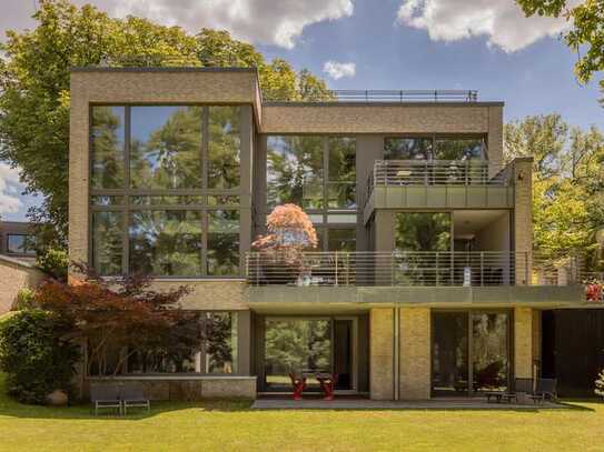 Villa am Griebnitzsee: Einzigartiges Lebensgefühl im Grünen, mit Blick aufs Wasser