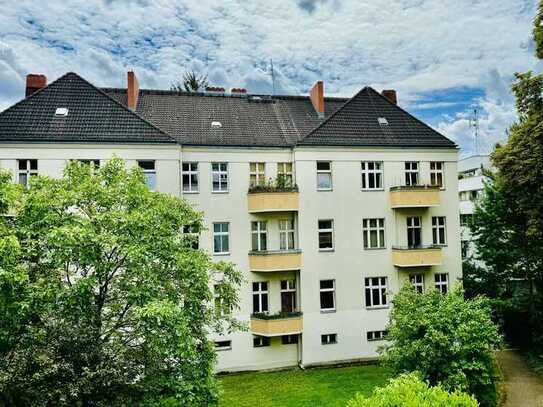 Großzügige 5-Zimmerwohnung in Steglitz: Zwei Balkone, hohe Decken und moderne Küche in ruhiger Lage