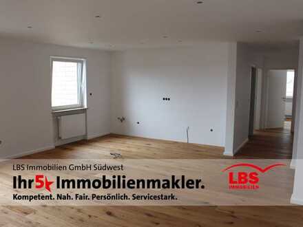 Hochwertig sanierte 4 Zimmer-Wohnung!