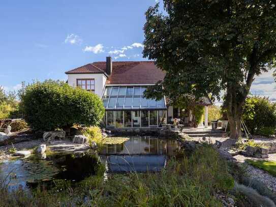 Villa mit Traumgarten und Schwimmteich