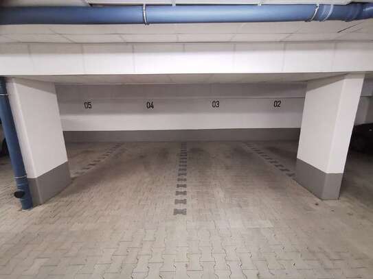 Tiefgaragenstellplatz zu vermieten