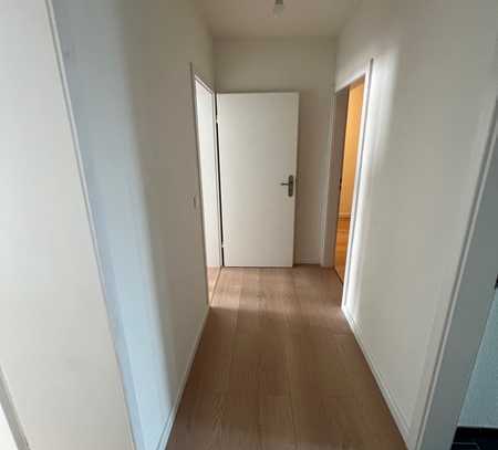 Renovierte 3 Zimmer-Wohnung, Duisburg-Untermeiderich