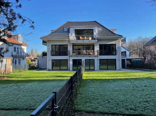 Wunderschöne Gartenwohnung mit eleganter Dreifamilienvilla.