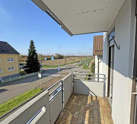 6242 - Helle 2-Zimmerwohnung mit Balkon und Einbauküche in Neureut!