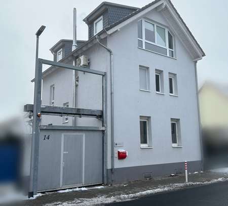 Haus zu vermieten in Babenhausen | 143 m² Wohnfläche | 8 Zimmer | 2 Bäder | 1 Waschküche | 1 Küche