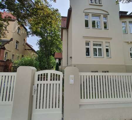 Möblierte geschmackvolle 4-Zimmer-EG-Wohnung mit Terrasse und Blick in den Garten