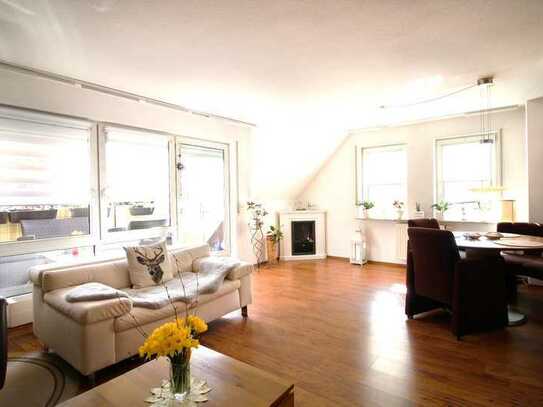 FAMILIENLIEBLING: Attraktive 4-Zimmer-Maisonette-Wohnung mit sonniger Terrasse und TG-Stellplatz.