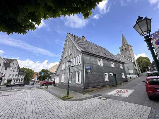 Komplett saniertes Wohn & Geschäftshaus - Denkmalgeschütztes, historisches Stadthaus.