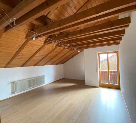 Exklusive 4-Zimmer-Dachgeschosswohnung mit Balkon in Greifenberg