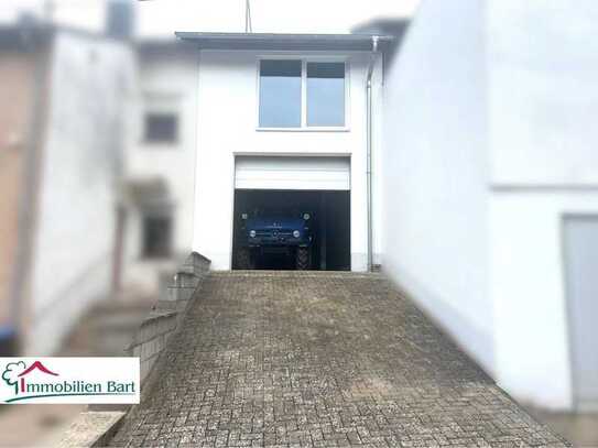 GROßE GARAGE U. WOHNRÄUME IM ROHBAU