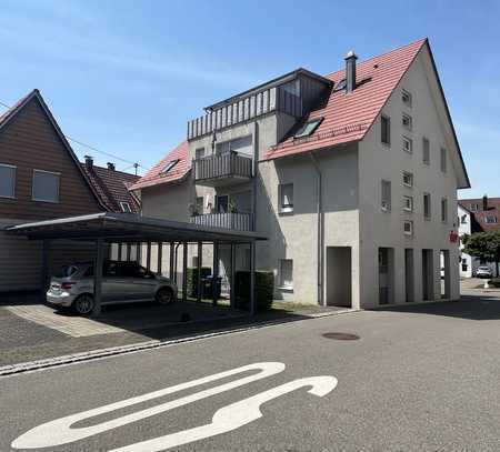 Weilheim, 3 Zimmerwohnung mit vielen Extras und 2 Carports. Bezugsfrei.