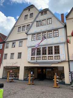 Wohn- und Geschäftshaus in historischer Altstadt