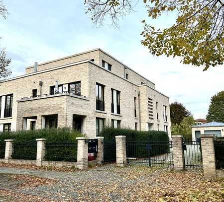 Geräumige, exklusive 4-Zimmer-Maisonette-Wohnung mit luxuriöser Innenausstattung mit EBK in Potsdam