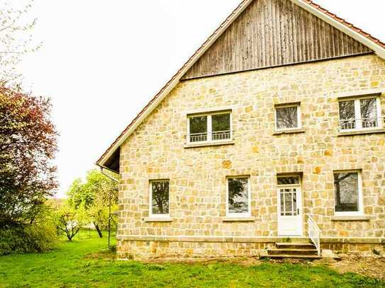 Idyllisches Wohnen im Grünen: Kernsanierte EG-Wohnung mit ländlichem Ausblick und modernem Komfort!