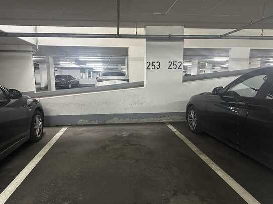 1 bis 4 Tiefgaragenstellplätze im Rosenstein-
Karee- zu verkaufen - Einzeln o. im Packet !