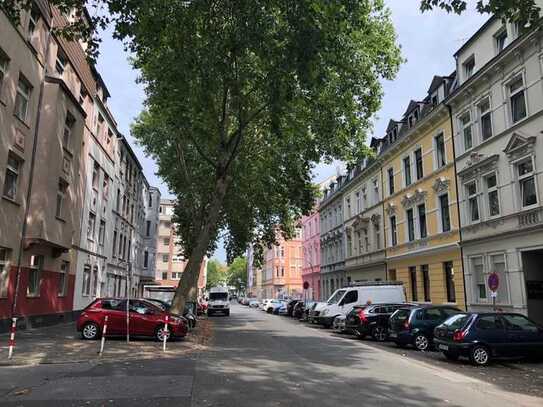 Hafen-City: 8-Familienhaus mit Balkone und Garagen!