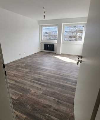 Barbarossaplatz Studenten Zimmer 20 m2 ab 01.06 zu vermieten neue Wohngemeinschaft - Köln City