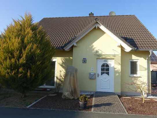 Modernisiertes Haus mit vier Zimmern und Einbauküche in Villmar mit großem Garten und Garage