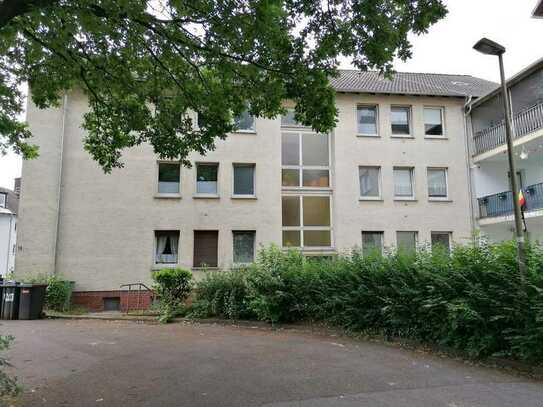 Frisch sanierte 2,5 Zimmerwohnung mit gr. Balkon in ruhiger Lage zu vermieten