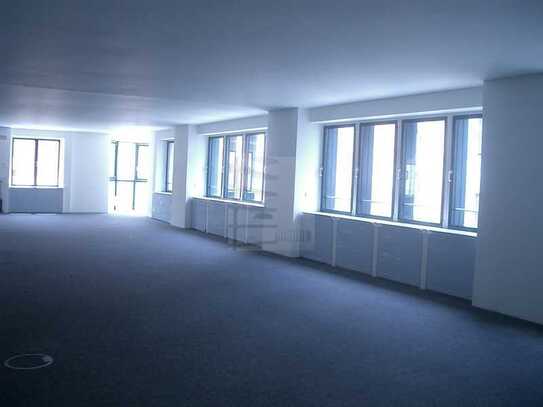 • • • ca. 3.600 m² • • • hochwertige Büroflächen • • • teilbar • • • PROVISIONFREI