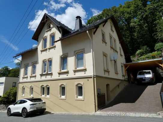 Stattliches Einfamilienhaus mit großer Einliegerwohnung, Garage, Carport & Garten in Bockau