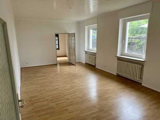 Schöne 2-Zimmerwohnung im Anbau eines Mehrfamilienhauses