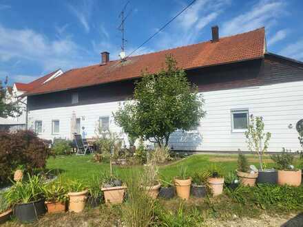 sonniges Grundstück für Bebauung mit Altbau