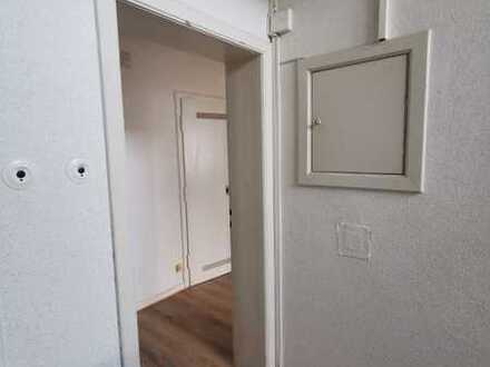 Renovierte 3 ZKB in DEL mit Badewanne