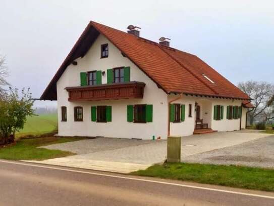 Stilvolle 4-Zimmer-Dachgeschosswohnung mit gehobener Innenausstattung mit Balkon in Gerolsbach