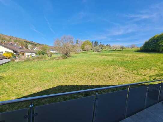 Kernsaniertes Anwesen mit Bauplatz und riesigem Garten