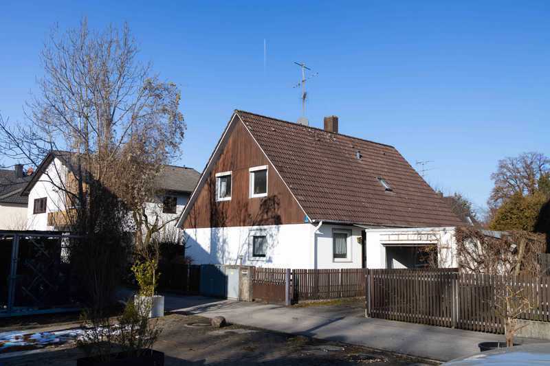 Sanierungsobjekt oder attraktives Baugrundstück mit Altbestand und idealer Anbindung