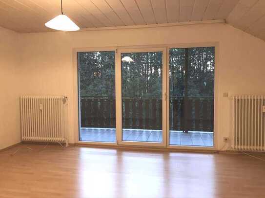 ***Großzügiges Ambiente mit 2 Balkonen & EBK in Feldrandlage***