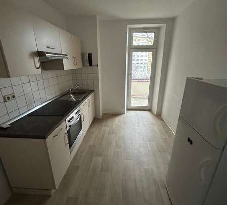 Tageslichtbad! Helle 2-Zi. mit Balkon, Wanne und Einbauküche!