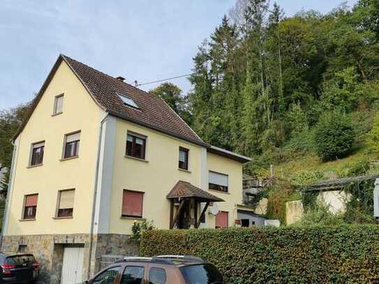 Doppelhaushälfte in Altwied mit Garten, Kamin, Balkon, Garage