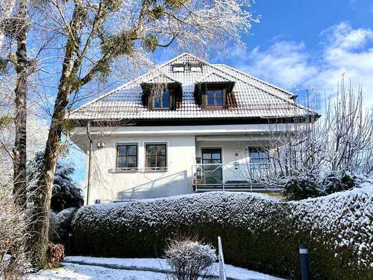 Exklusive Traumwohnung in Walmdach Villa Bestlage Alt-Solln mit zwei Balkonen *von privat*