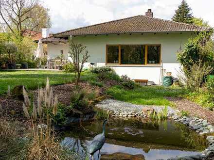 Traumhafter, großzügiger Walmdach-Winkel-Bungalow mit herrlichem Garten
