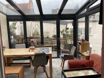 Sanierte 4,5-Raum-Wohnung mit Balkon und Einbauküche in Heidelberg