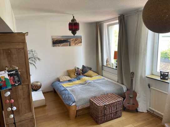 Großes freundliches WG-Zimmer