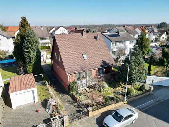 Freistehendes Einfamilienhaus mit großem Grundstück in Maintal-Wachenbuchen