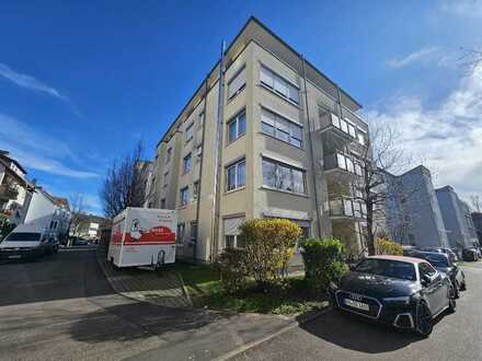 Provisionsfrei!! Top geschnittene 4,5-Zi-Whg. mit EBK, Abstellraum, Balkon und Stellplatz