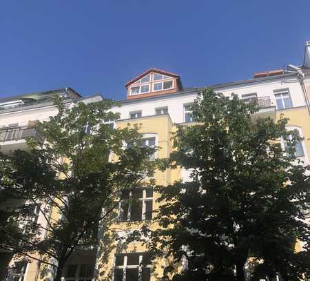 Lichtdurchflutete Wohnung mit Balkon * Bright and Sunny Apartment with Balcony (close to Mitte)