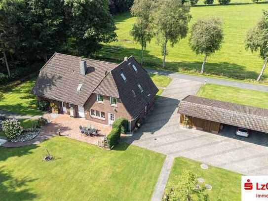 Wohnhaus mit zwei Einheiten in idyllischer Lage mit Gartenteich