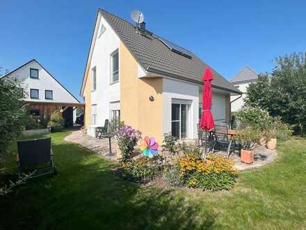 Modernes Einfamilienhaus mit hochwertiger Ausstattung und traumhafter Lage am Wasser in Gehlsdorf
